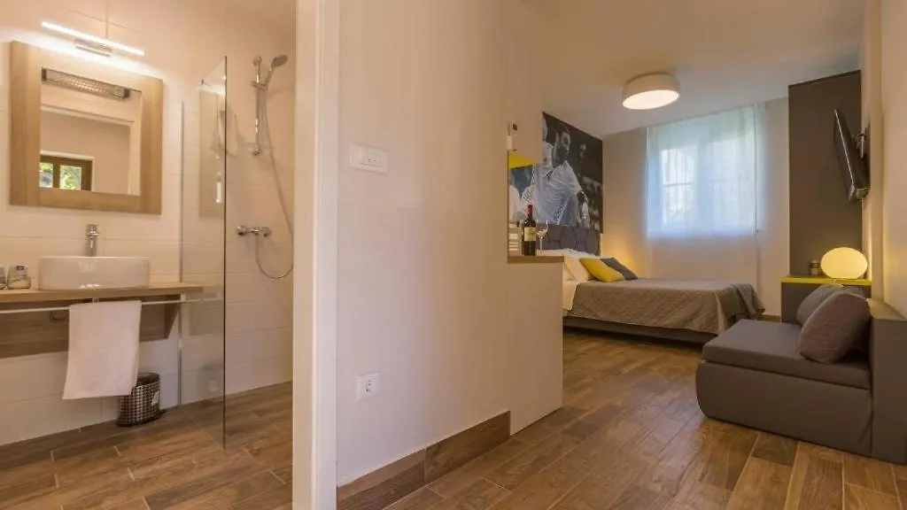 Apartments And Rooms With Wifi Split - 23011