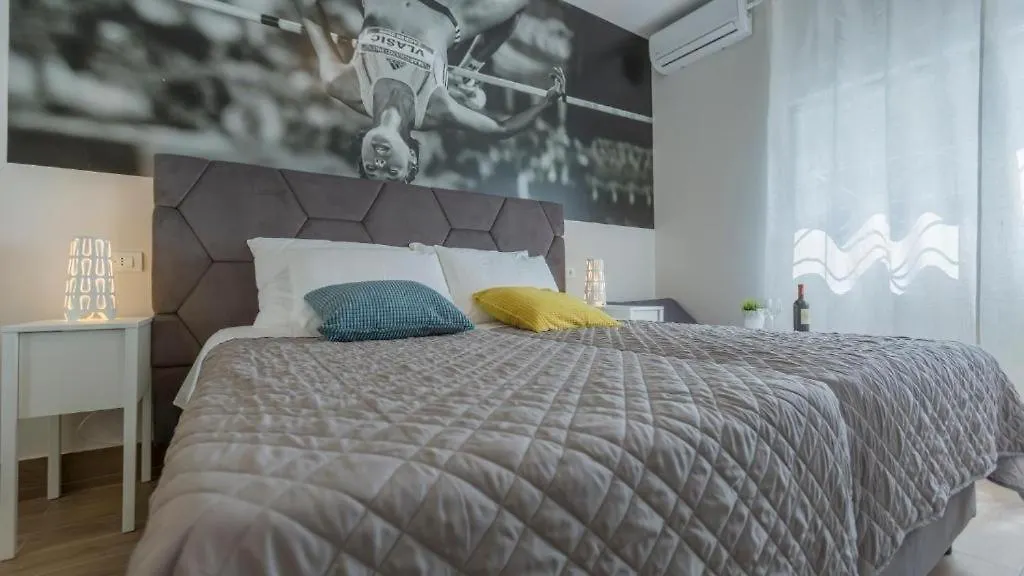 Apartments And Rooms With Wifi Split - 23011