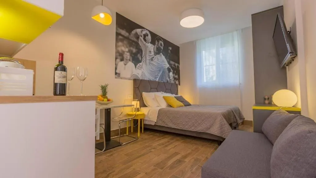 Apartments And Rooms With Wifi Split - 23011