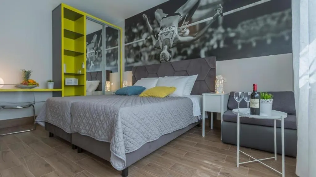 Apartments And Rooms With Wifi Split - 23011